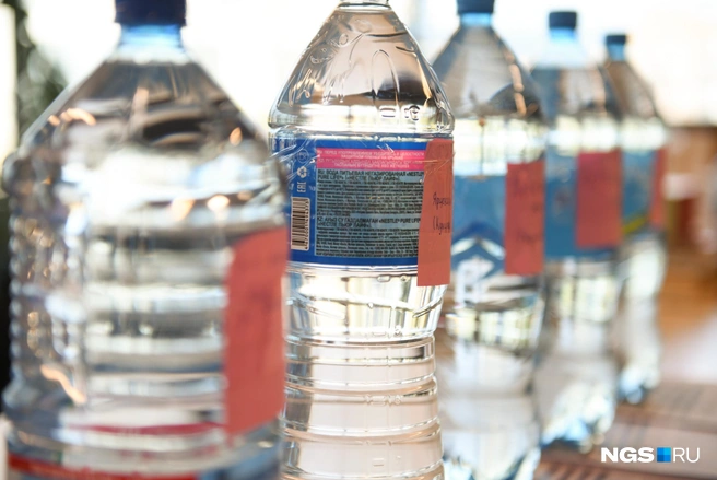 Роспотребнадзор в Новосибирске проверяет качество бутилированной воды | Источник: Артем Устюжанин / MSK1.RU
