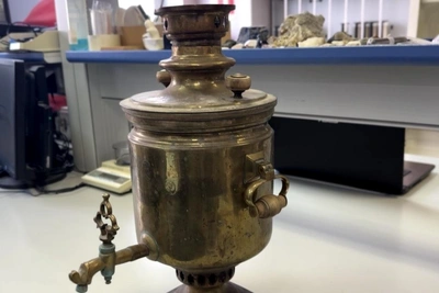 В Кольцово у пассажира изъяли старинный самовар