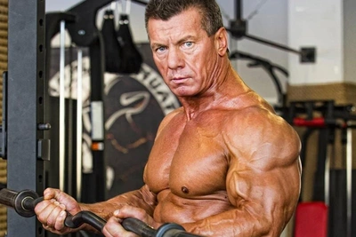 Яшанькин участвует в шоу Титаны на ТНТ