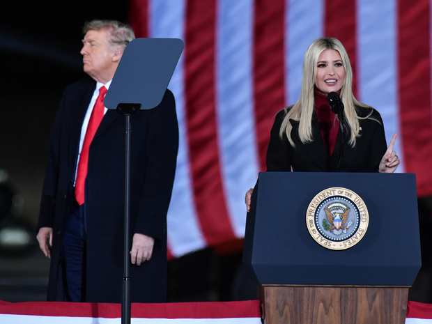 Фото №1 - Каждый за себя: ради чего Иванка Трамп решила посетить инаугурацию Байдена наперекор отцу