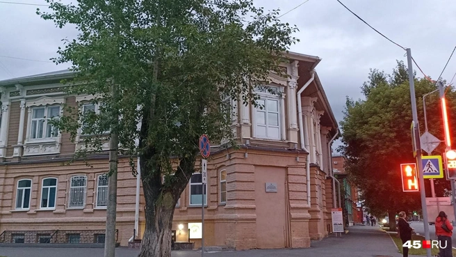 Жаль утраченных элементов дома Кочешева, но хотя бы само здание уцелело! | Источник: Анна Сарапульцева /45.RU