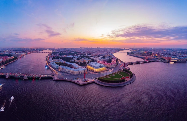 Банк «Санкт-Петербург» приглашает на фотовыставку под открытым небом «Посмотри на город с высоты» | Источник: ShirmanovAleksey/ iStock