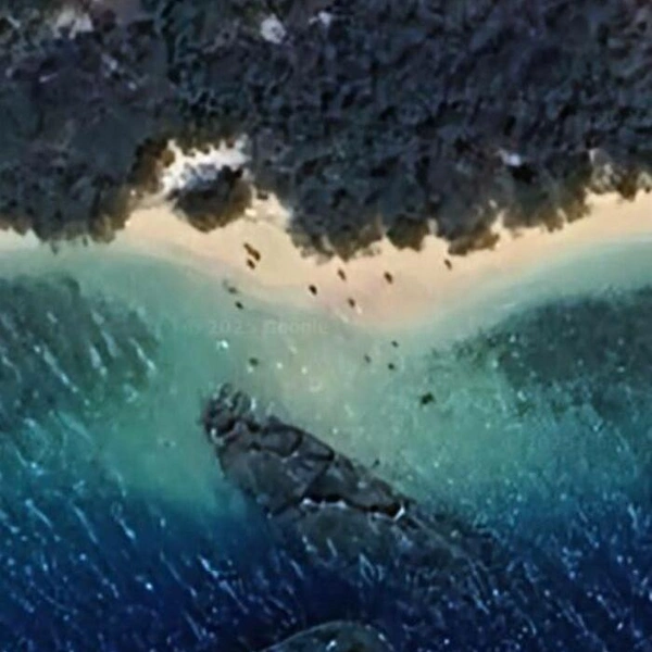 Сразу два затонувших судна на пляже Венесуэлы | Источник: Google Earth
