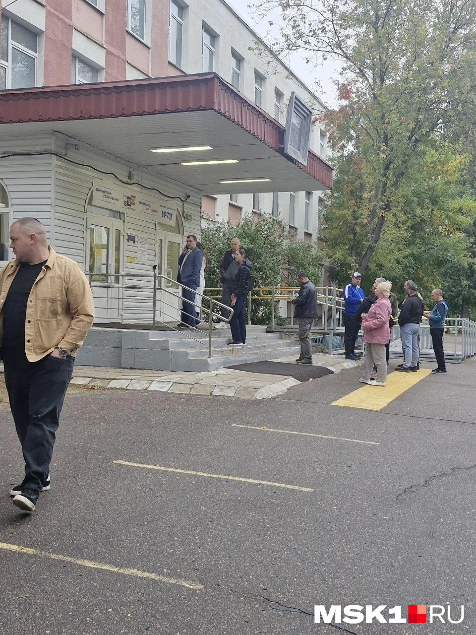 На некоторые участки очередь выстраивается с утра | Источник: Софья Рябикина / MSK1.RU