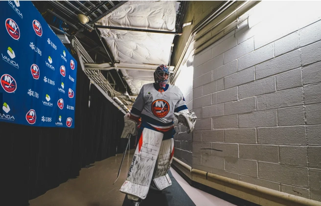 Вратарь вышел на лед спустя 676 дней  | Источник: nhl.com/islanders