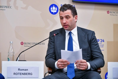 Ротенберг отправил хоккеистов на спектакль в Новосибирске