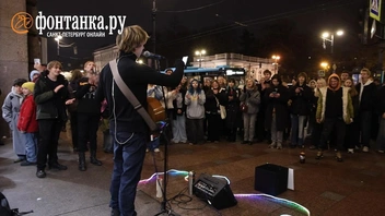 Школа уверенности интроверта Марии: стесняешься людей — тогда выходи на Невский и пой | www.fontanka.ru