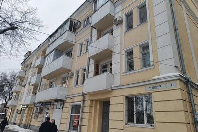 Годовалый младенец пострадал от снега с крыши в Самаре