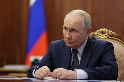 Путин поручил принять меры по защите энергоресурсов и турсезона
