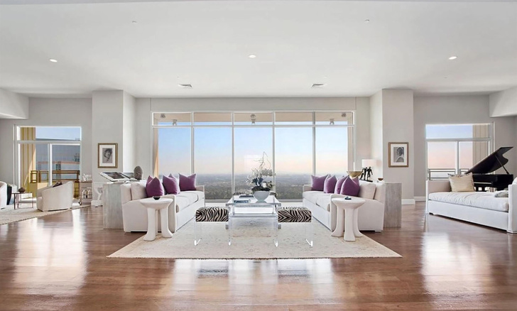Панорамный вид на Лос-Анджелес, четыре спальни, кинотеатр: Рианна купила пентхаус Мэтью Перри за 21 млн