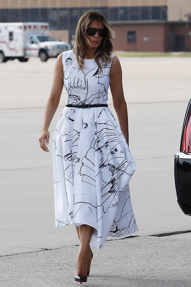 Мелания Трамп в платье Alexander McQueen, которое, возможно, расписали российские редакторы ELLE