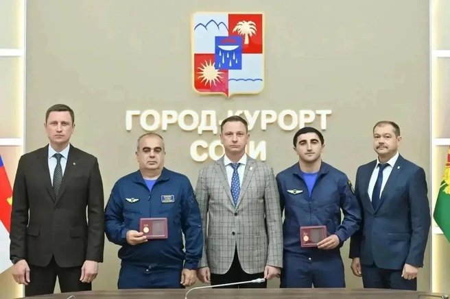Пилоты приняли решение посадить вертолет в русло реки Аше | Источник: sochi1.ru