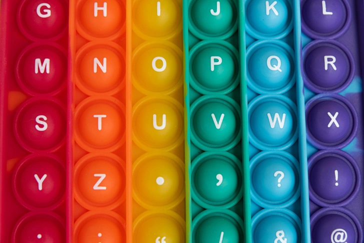 Тест: ответьте на 5 вопросов, а мы оценим уровень вашего вербального интеллекта | Источник: freepik