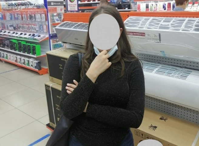 В Рязани полицейские задержали девушку за кражу из торгового центра | ya62.ru