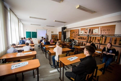 Nearly 400 SVO Participants, Children Enter Omsk Universities