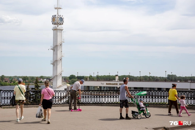 На улицах Ярославля стало больше людей | Источник: Кирилл Поверинов / 76.RU