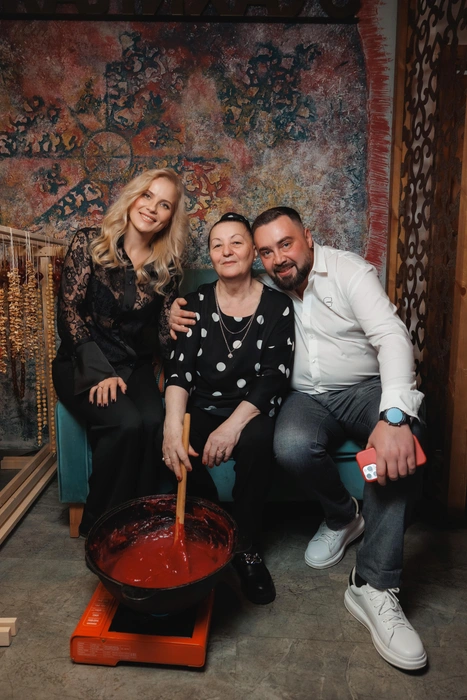 Геннадий Какава лично следит за глубиной вкуса и качеством каждого блюда | Источник: «Хинкали Хаус»