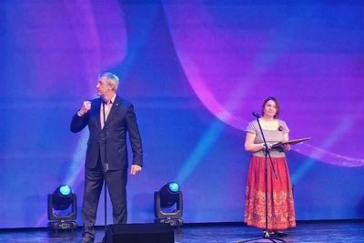 Владимир Шевчик сделал подарок тюменской мастерице