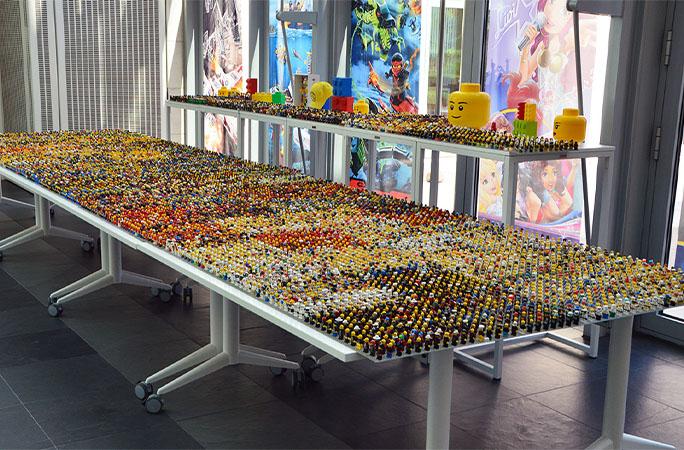 41-летний бельгиец собрал 11 тысяч фигурок Lego. Посмотрите на его гигантскую армию