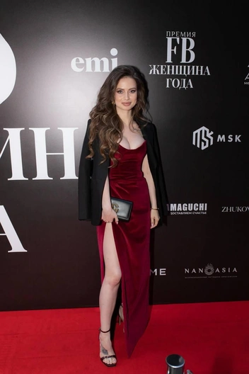 Она хочет развиваться и дальше как дизайнер вечерних платьев | Источник: Личный архив Олеси Клеблеевой