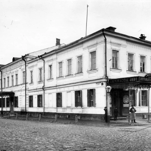Перекресток улиц Ильинской и Малой Покровской в конце XIX века | Источник: pastvu.com