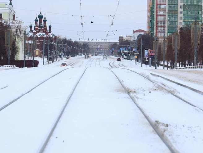 Дорога на Теплотех напоминает огромную снежную горку | Источник: Наталья Лапцевич