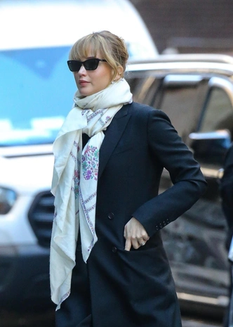 Минимализм, в который влюблены все: как Дженнифер Лоуренс стала новой королевой стритстайла Минимализм, в который влюблены все: как Дженнифер Лоуренс стала новой королевой стритстайла