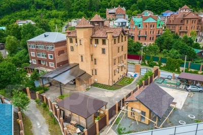 Дом-замок в Владивостоке: 4 этажа, 8 спален, продается снова