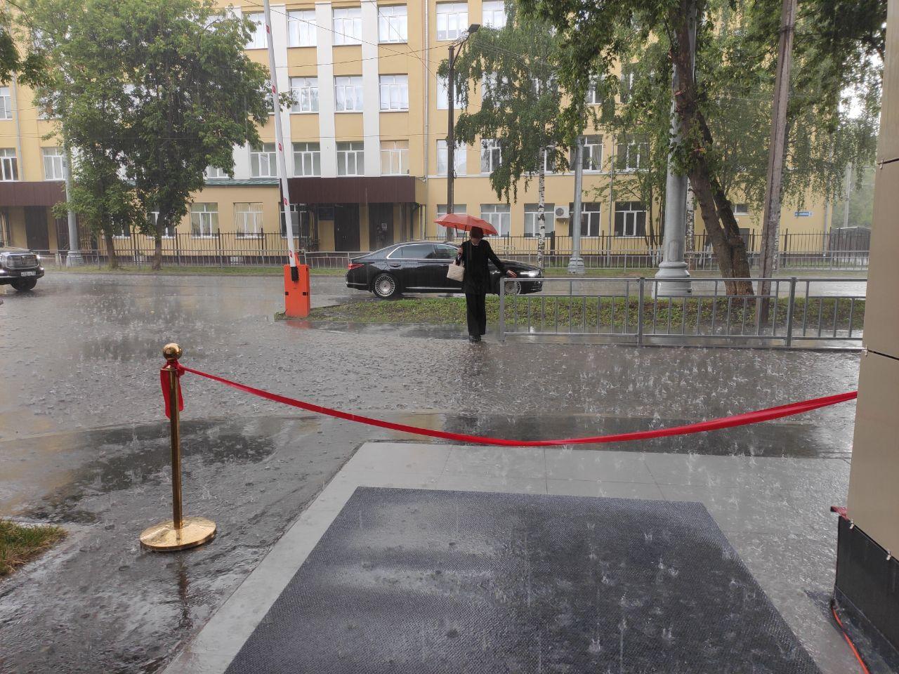 Мощный ливень прошел в Нижнем Новгороде — в МЧС предупредили, что это еще не конец