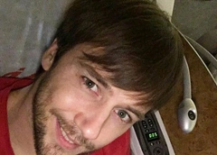 Иван Жидков впервые показал новорожденного сына