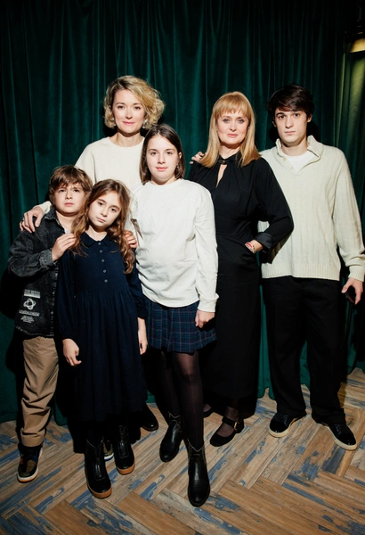 Анна и Надежда Михалкова с детьми | Источник: Соцсети