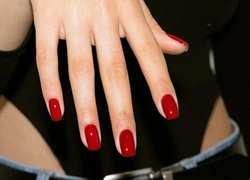 Денежный маникюр на январь 2026: четыре цвета, которые притянут богатство