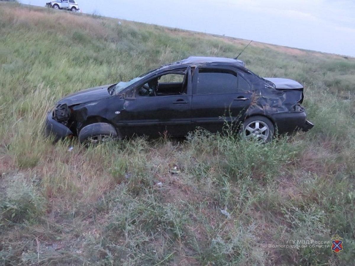 Оторвался ШРУС: Mitsubishi вылетел в кювет из-за внезапной поломки на  трассе в Волгоградской области - 26 июня 2019 - V1.ру