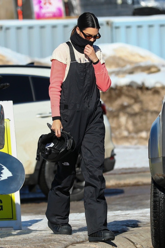 Кендалл Дженнер показала, как выглядит самый стильный горнолыжный костюм для зимних развлечений