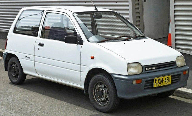 Daihatsu Cuore&nbsp;— старший брат-близнец «Оки». Есть версия, что дизайн «срисован» с японца | Источник: automoli.com