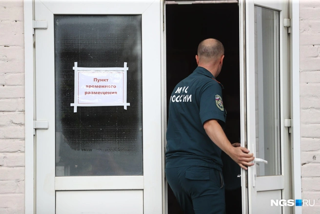 В Доме культуры организовали пункт временного размещения для жителей  | Источник: Александр Ощепков / NGS.RU