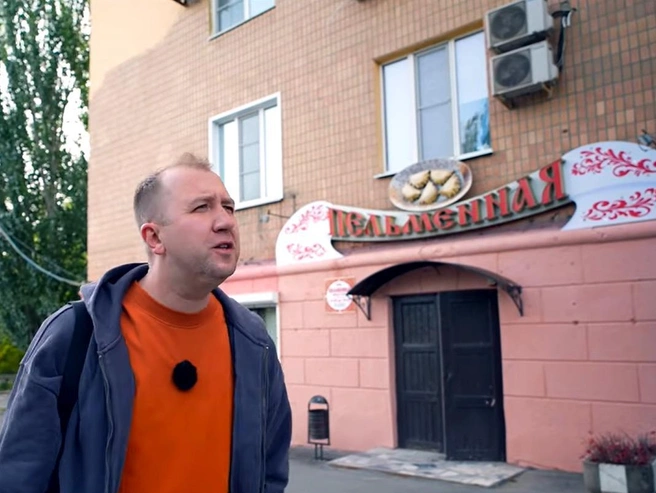 Грильков дегустировал еду в волгоградской пельменной | Источник: Грильков / VK