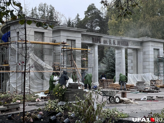 Арка с колоннами — куда же без неё | Источник: Андрей Бирюков / UFA1.RU