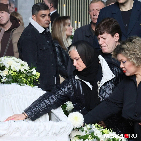 Поклонники, друзья и коллеги простились с Сергеем Соседовым | Источник: Артём Устюжанин / MSK1.RU