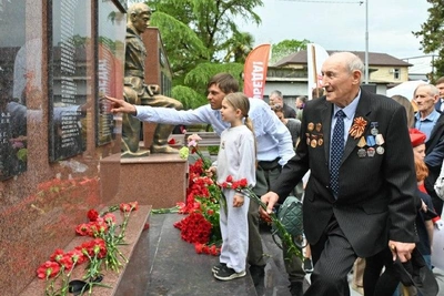 В Сочи 23 февраля изменят движение транспорта у мемориала