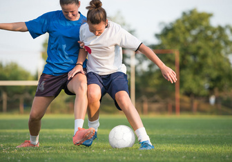 Ученые рассказали о пользе игры в футбол для женщин