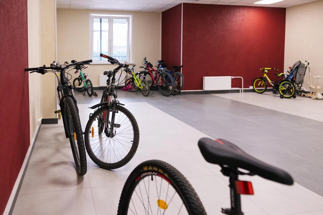 Своя стоянка транспортных средств есть даже у детей | Источник: Инна Кузнецова