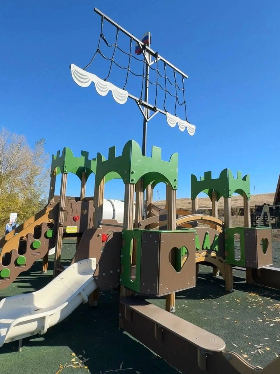 Дети могут поиграть на площадке | Источник: правительство Оренбургской области