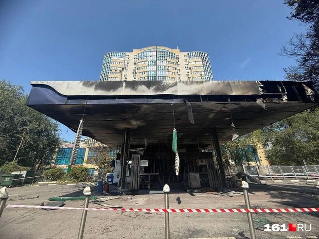 А это заправка на Королёва, 19/1. Пока она не будет работать по очевидным причинам. Отстроят ли ее, еще неизвестно | Источник: Марина Рыбалкина / 161.RU