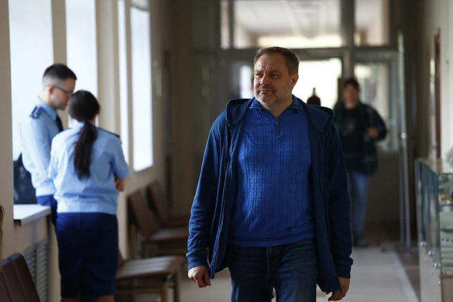 В суд Пильников пришел в хорошем расположении духа, заявил, что ждет справедливости | Источник: Владислав Лоншаков / E1.RU 