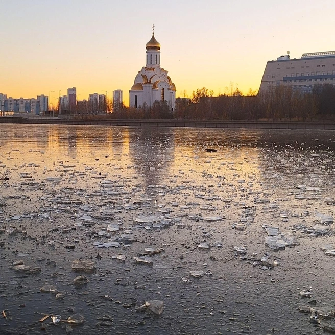 На местных водоемах появляется первый лед | Источник: Мария Решетникова