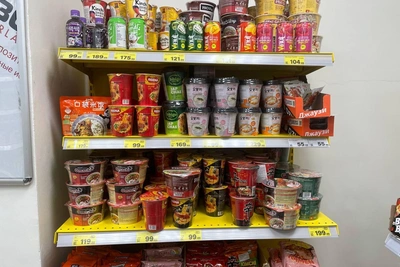 Почему азиатская еда в ярких упаковках популярна в Тюмени