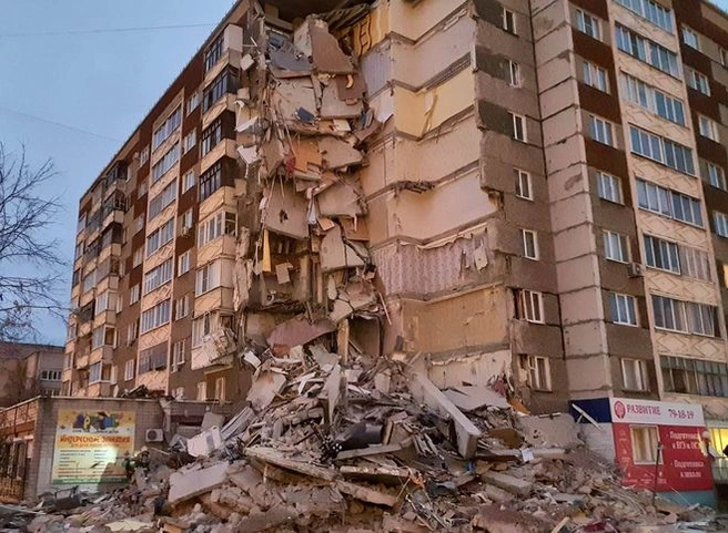 Число жертв обрушения жилого дома в Ижевске возросло до трех | ya62.ru