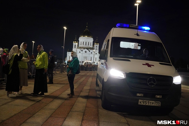 В очереди к мощам Спиридона у Храма Христа Спасителя произошло ЧП | Источник: Артем Рамазани-Зубов / MSK1.RU