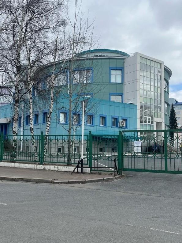 Бюст Платону Лопареву в бетонном исполнении раньше находился на перекрестке улиц Коминтерна и Комсомольской. Однако, когда начали застраивать эту часть города новыми домами и возводить на этом месте детский сад, памятник демонтировали | Источник: Мария Гришкина / 86.RU
